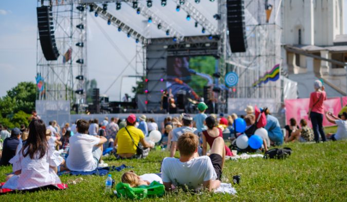 event image summer concert relaxed