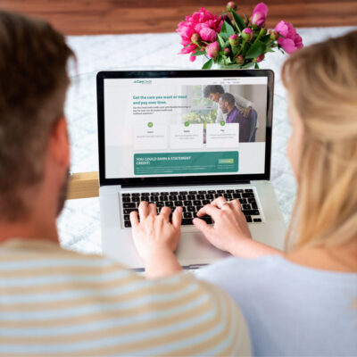 products financing couple on laptop