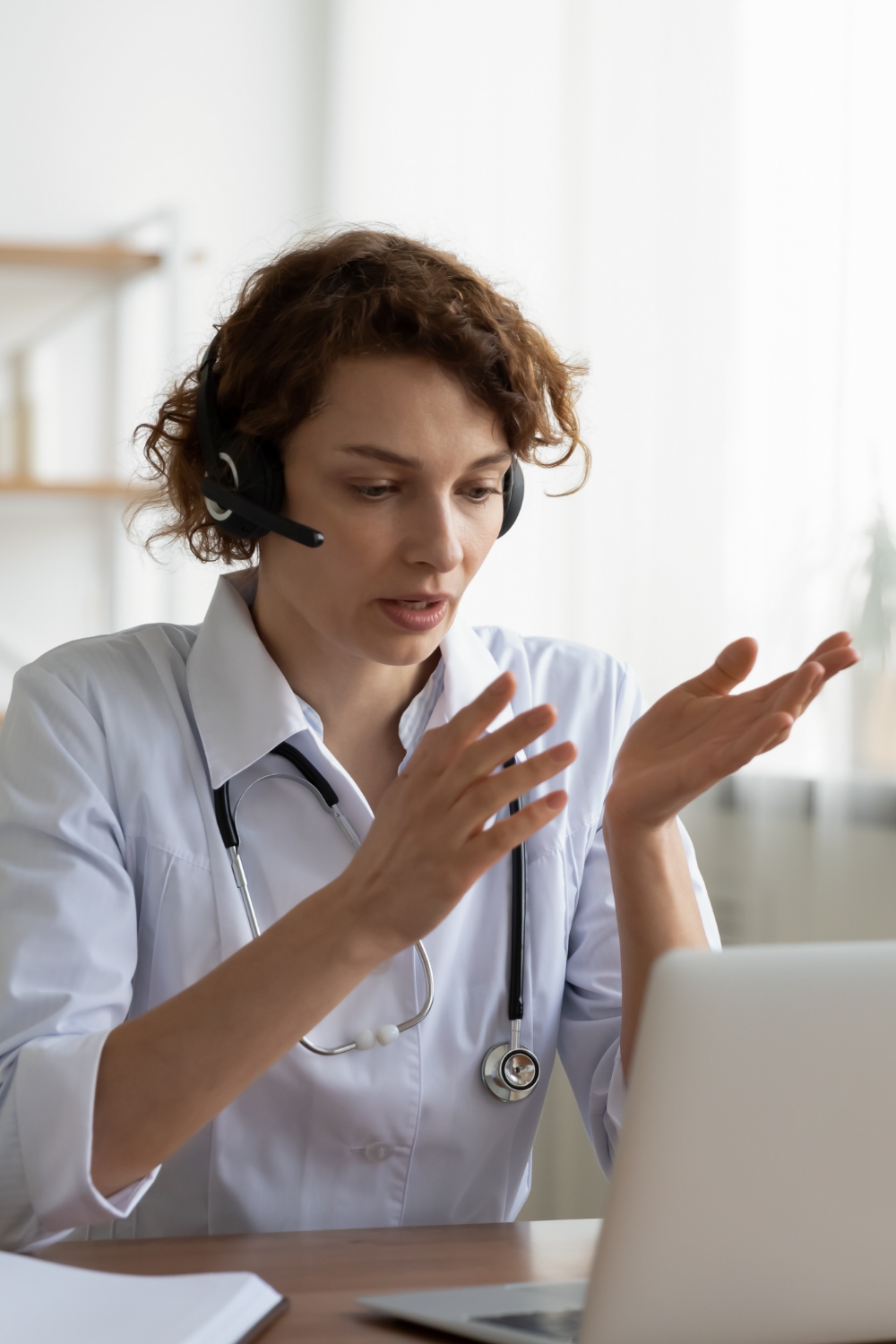 audiologist disucssing hearing loss during telehealth appointment
