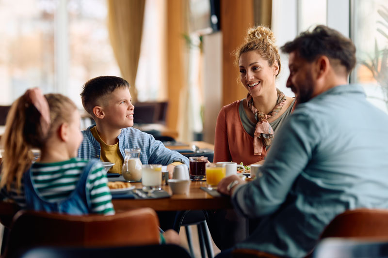 family out to eat