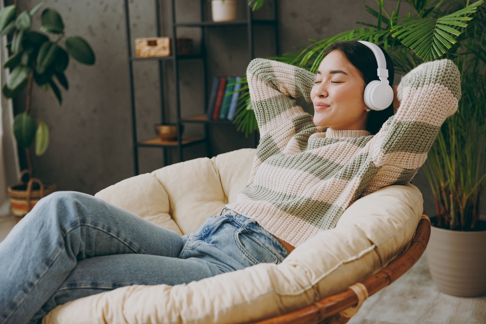Side,View,Young,Calm,Woman,Wear,Casual,Clothes,Listen,Music