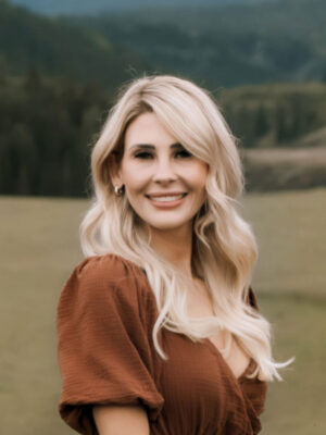 Headshot Courtney Prefontaine