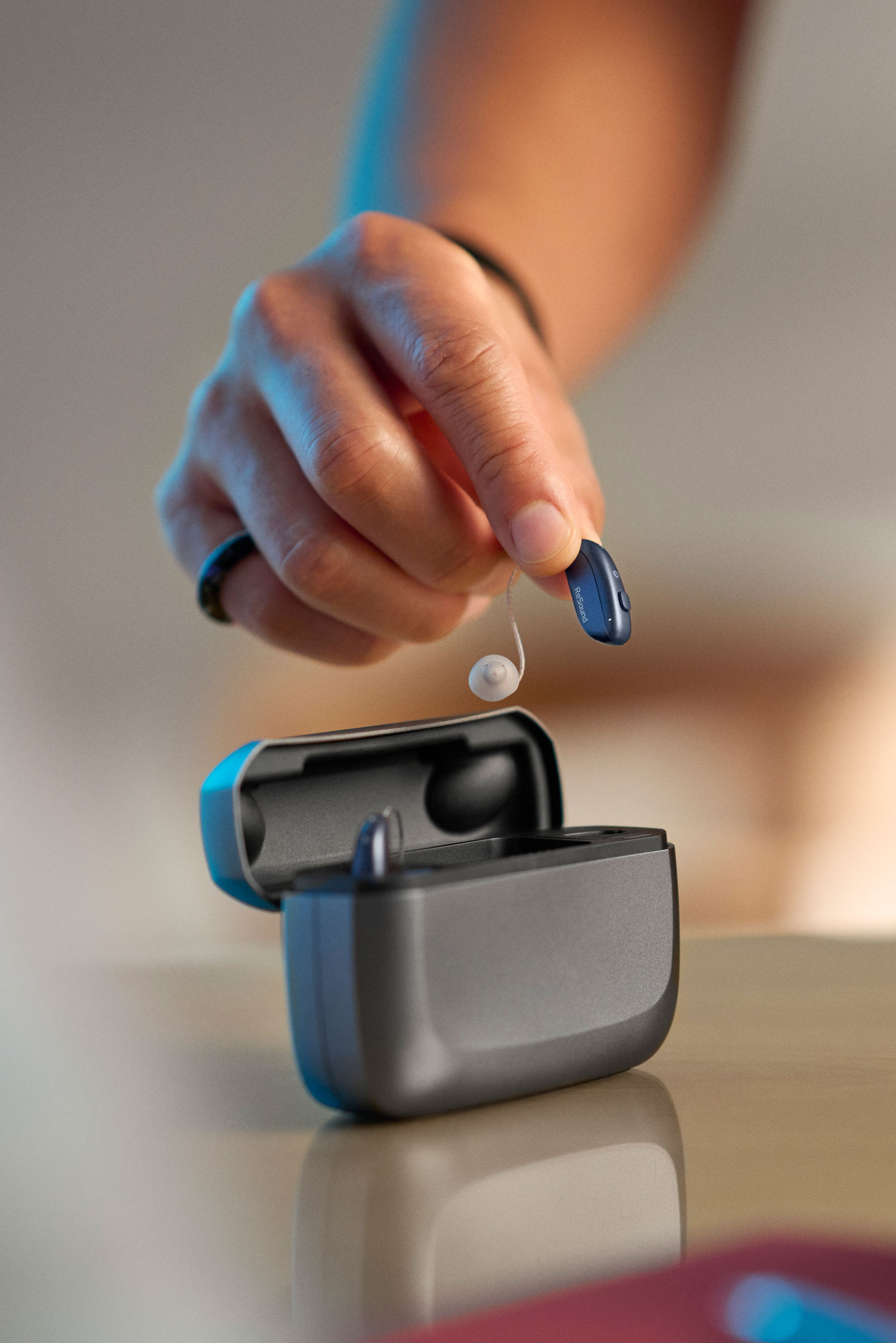 ReSound Vivia RIE in hand
