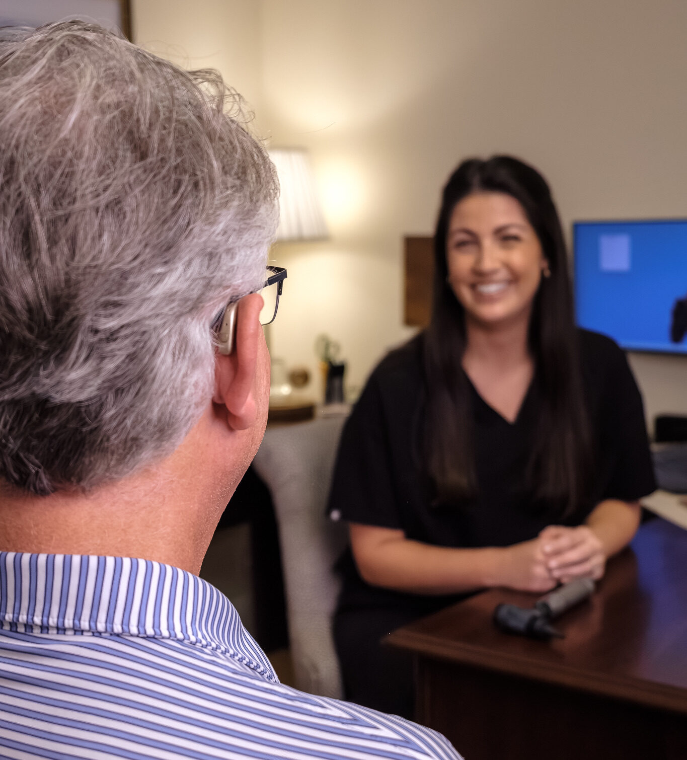 Maddie Barnes Au D CCC A talking with senior man wearing hearing aids