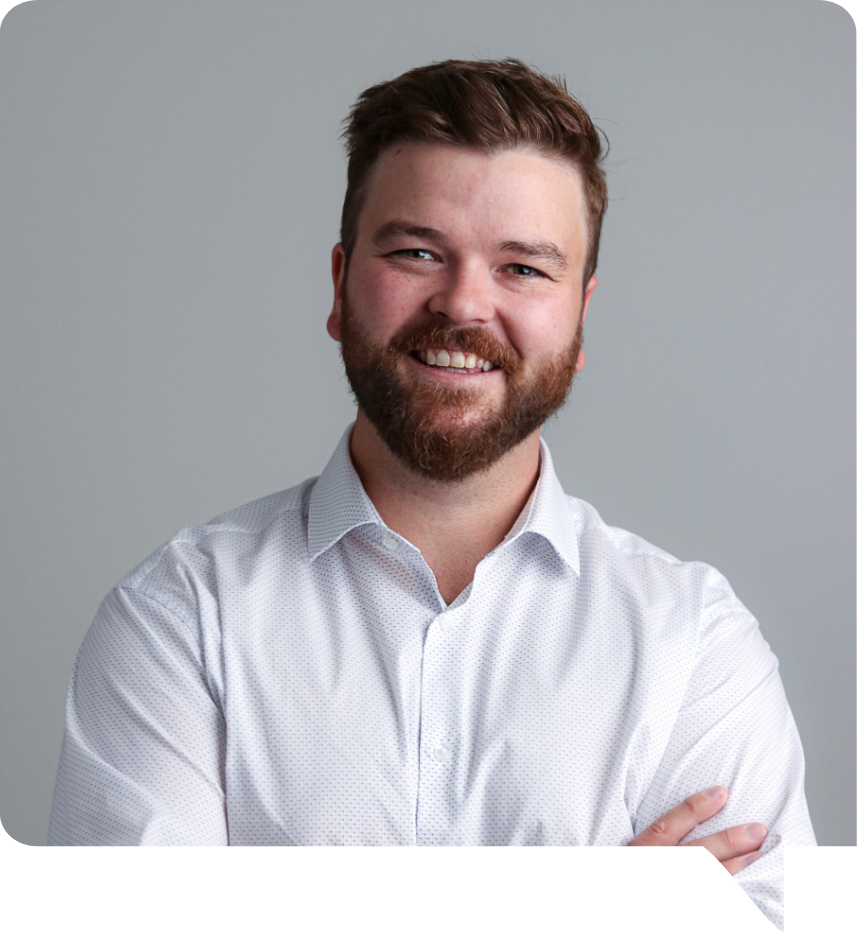 headshot tom neutral