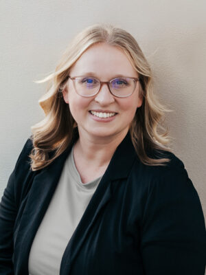 headshot Hillary Wright