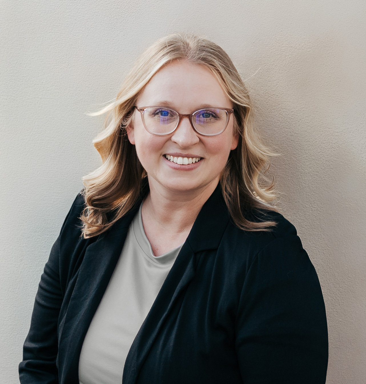 headshot Hillary Wright