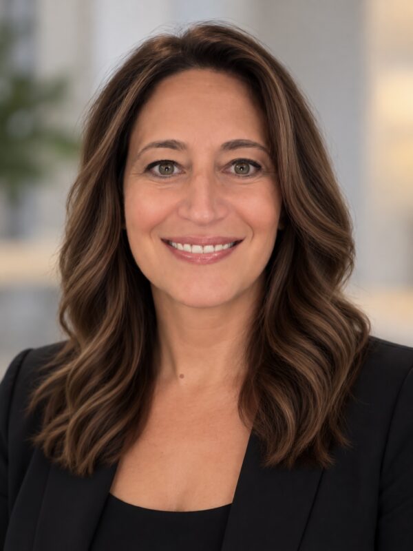 Danielle Headshot