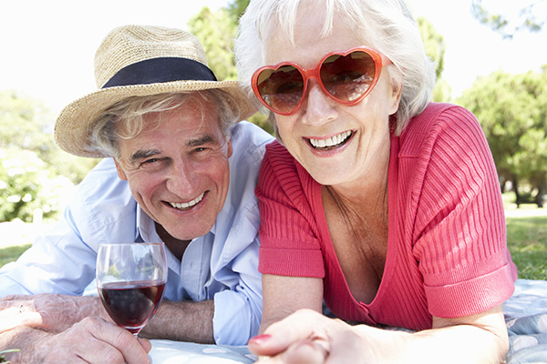 The Pros and Cons of a Basic Hearing Aid