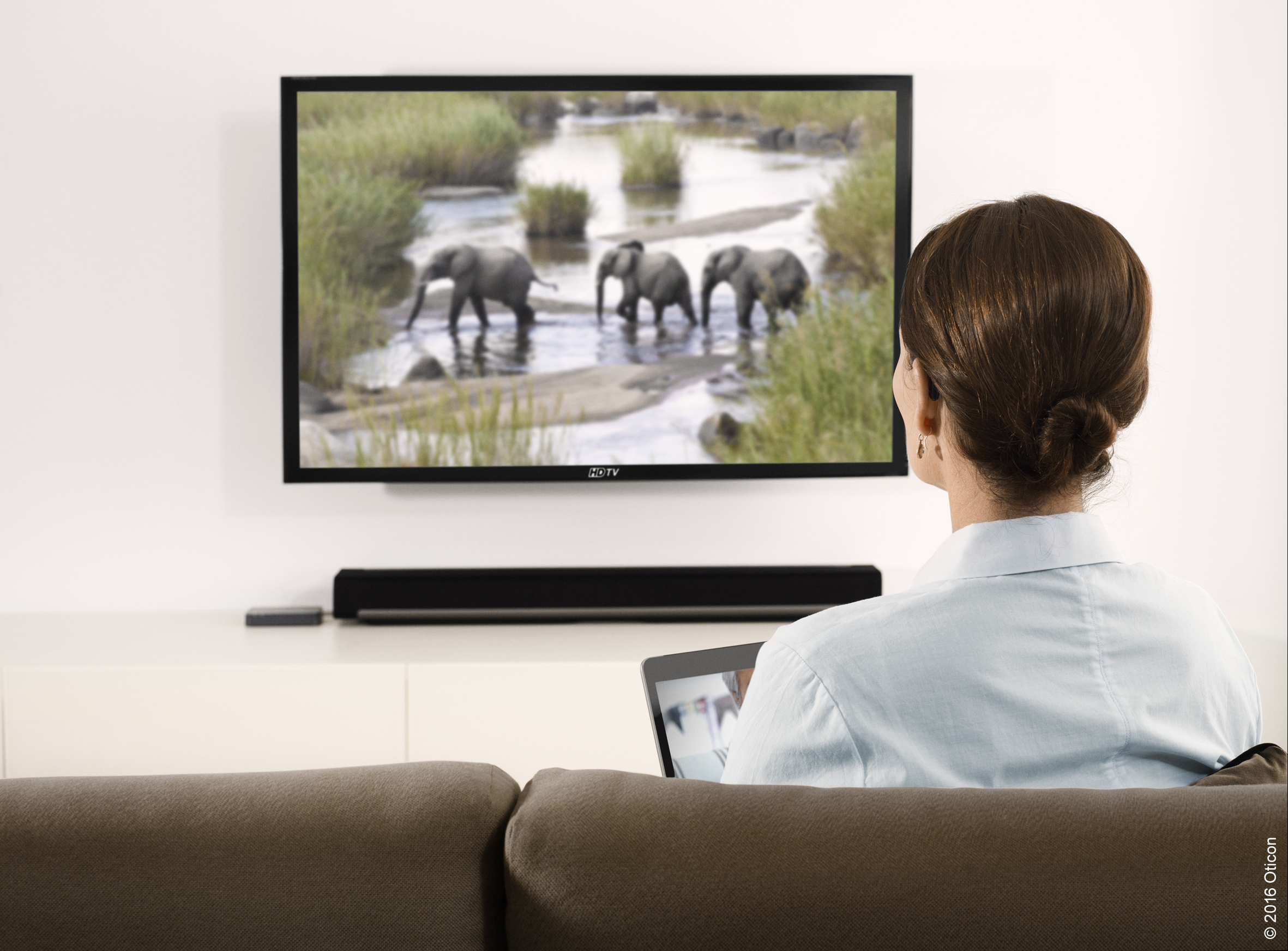 oticononconnectivitytvwomanwidth200mm300dpic2016oticon.jpg