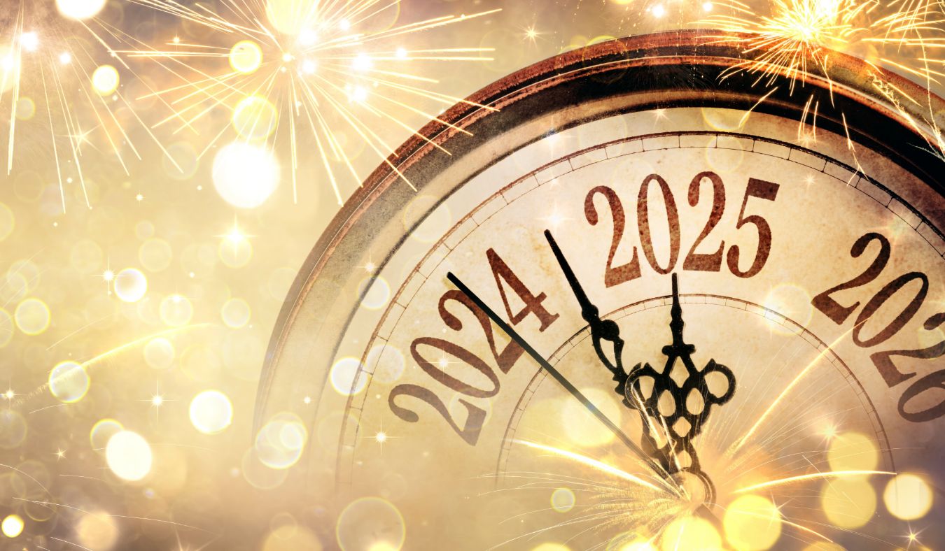 blog new years clock switching to 2025