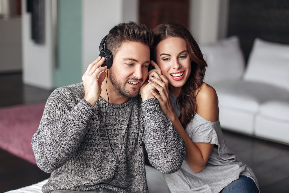 yougn couple listening to music