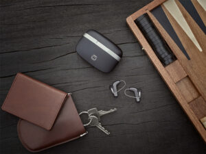 widex smart ric lifestyle flatlay aids with charger2