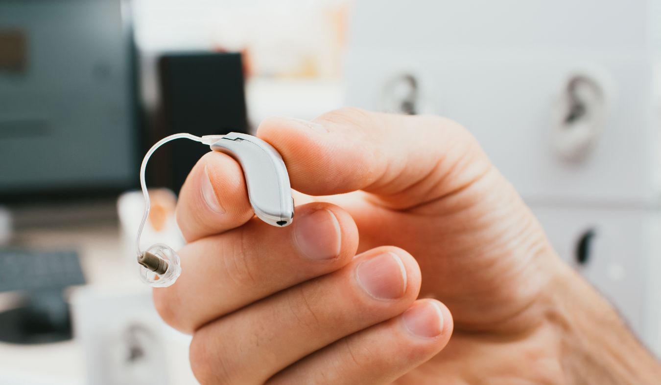 hearing aid in hand RIE model