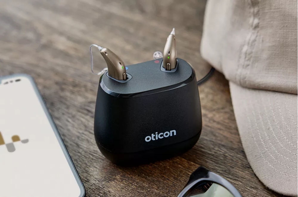 oticon intent smart charger lifestyle2