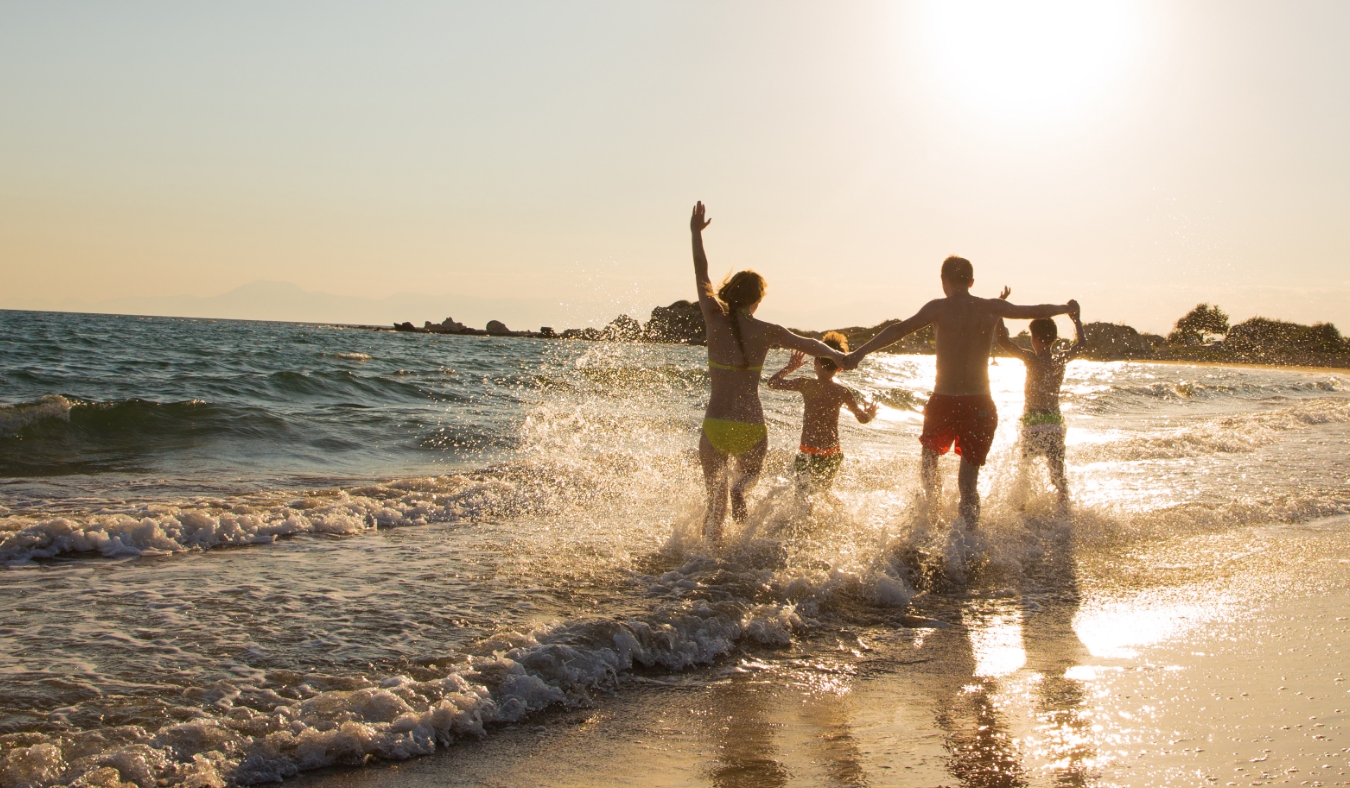 event image summer family at beach