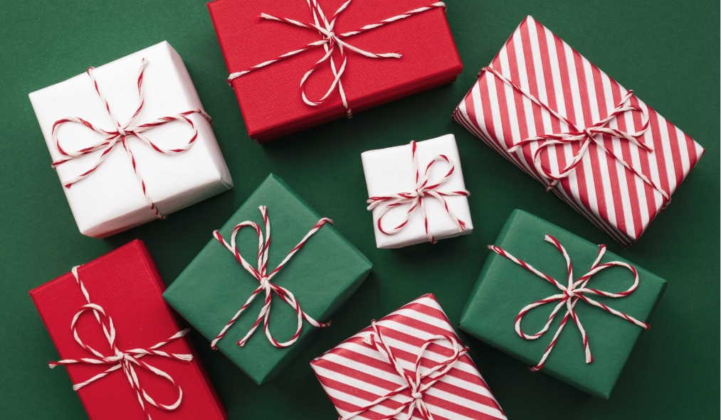 gift boxes red and green