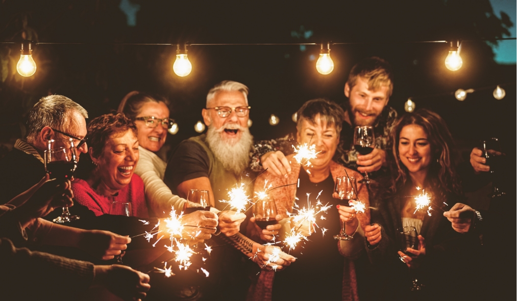 mature friend group sparklers