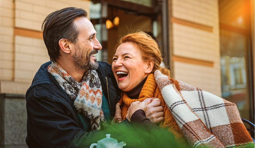 maryland couple enjoying outdoor cafe